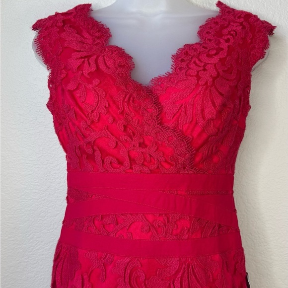 Tadashi Shoji Red Floral Lace Scalloped V Neck Formal Mini Dress Size 2P NWT - Picture 2 of 11